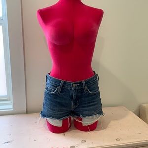 Levi’s Distressed Jean mid-rise Shorts Dark Wash